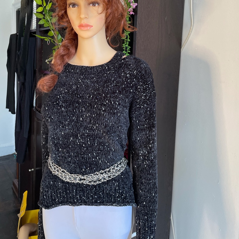 Black knitted sweater with white specs 🖤